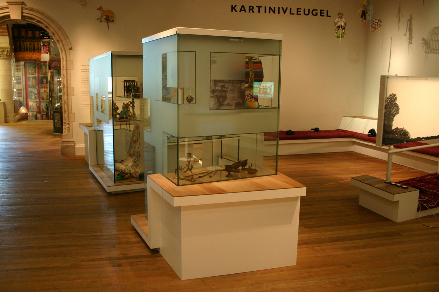 Vaste opstelling: Kartini Vleugel / Tropenmuseum / 2004